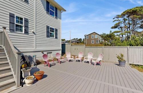 Agate Beach House | Stunning Lighthouse Replica Home with Ocean Views - Steps from the Beach