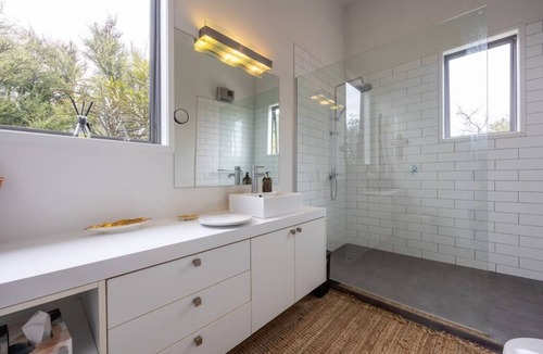 Albert Town House | stunning loft with mountain views of the famous Mount Iron