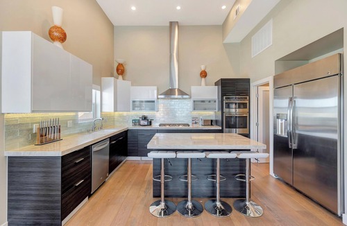 Sunset Beach House | Stunning Luxurious Home with Rooftop, Steps to Sand/Beach
