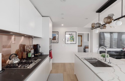 Downtown Vancouver Condo | Stunning luxury 2 bed 3 bath in Yaletown with panoramic views. (World Cup)