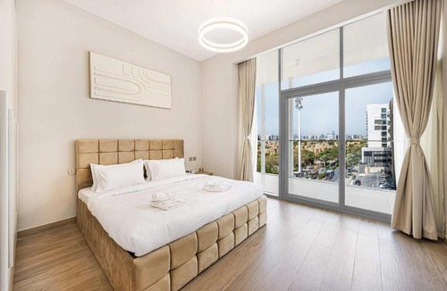 Discovery Gardens Apartment | Stunning Luxury 3BDR 5P