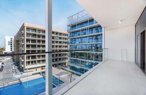 Discovery Gardens Apartment | Stunning Luxury 3BDR 5P