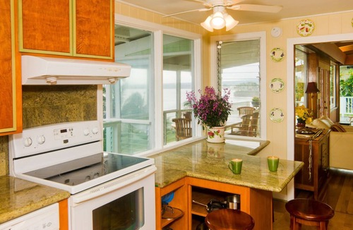 Hilo House | Stunning, majestic, oceanfront location, with stunning view and air conditioning