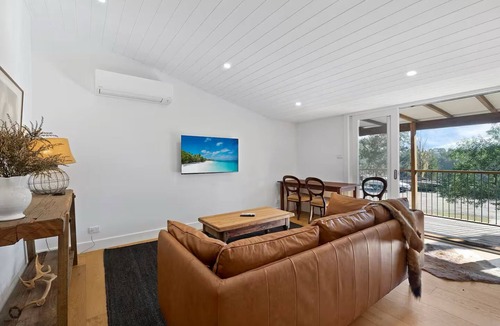 Richmond Lowlands Apartment | Stunning Modern Accommodation on Prestige Rural Property