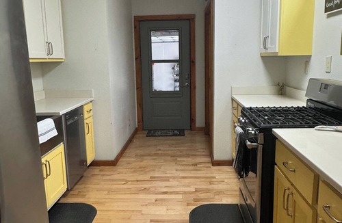 Copperhill Cabin | Stunning Modern Cabin Rooftop Terrace 3 Balcony Levels Game Room River!