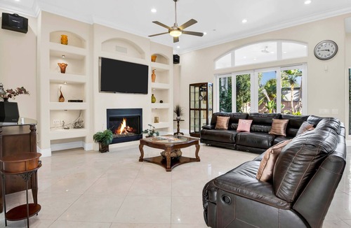 Downey House | Stunning Modern Villa-Disneyland
