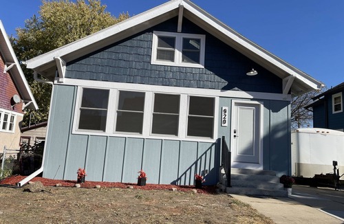 Sioux Falls House | Stunning! Modern with original hardwood!