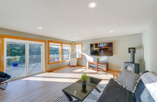 Big Lake House | Stunning Mount Vernon Home w/Big Lake Views!