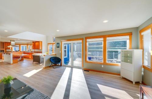 Big Lake House | Stunning Mount Vernon Home w/Big Lake Views!
