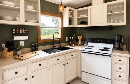 Court House House | Stunning Mountain Retreat with Vintage Airstream and Private 2 Acres with View