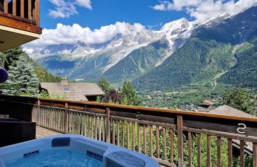 Les Houches Ski Chalet | Stunning mountain-side chalet, 7-bedrooms, Pool & Spa