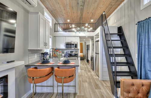 Tracy City Cabin | Stunning Mountain Tiny House Beautifully Design Ideal for Nature Lovers in Tennessee