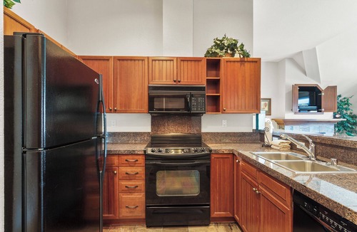 Historic District Condo | Stunning Mountain Views! Walkable to lifts!