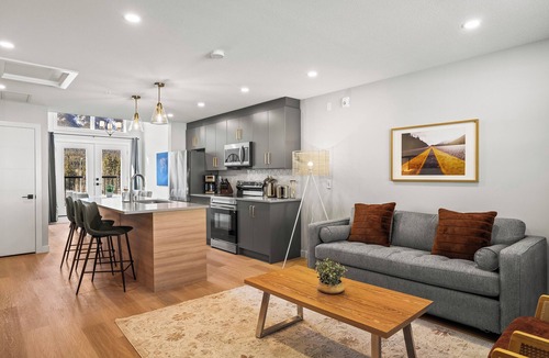 Harvie Heights House | Stunning Mountain View Townhouse, Accommodates 6