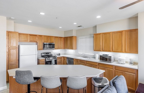 Southridge Village House | Stunning Mountain View 6 bedroom House