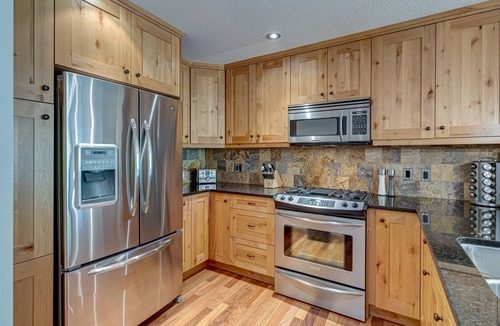 Canmore Condo | Stunning Mountain views in Rundle Cliffs Lodge