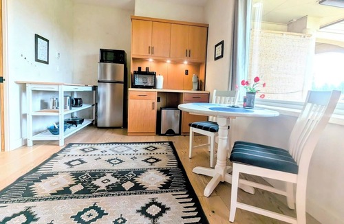 Bend Apartment | Stunning mountain views, quiet, peaceful, unique, private attached guest suite