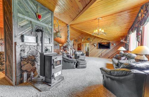 Dubois House | Stunning Mountain Views: Spacious Cabin in Dubois!