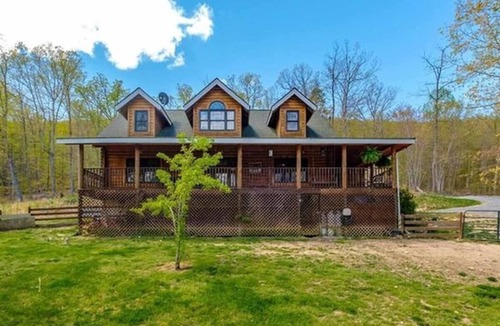 Elkton House | Stunning Mountain Views, Hot Tub, Indoor and Outdoor Fireplace, and Game Room!