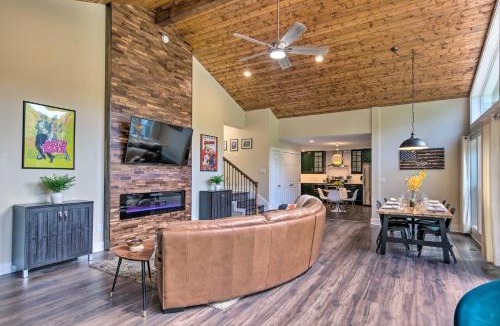 Chimney Rock House | Stunning Mtn Views! Group Getaway in Chimney Rock