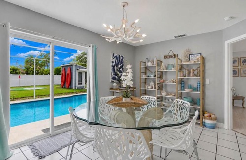 Spring Hill House | Stunning Nature Coast Heated Salt Pool getaway