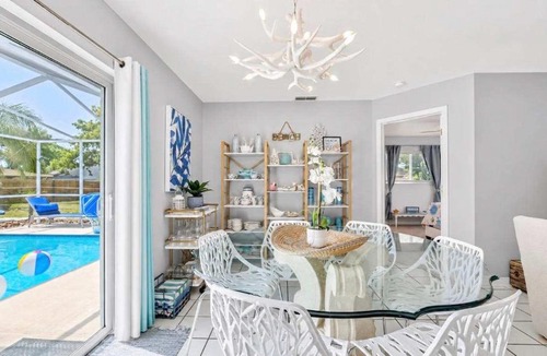 Spring Hill House | Stunning Nature Coast Heated Salt Pool getaway