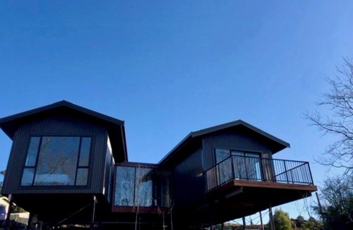 Richmond Cottage | Stunning new architectural tree-house in Richmond, Nelson