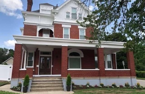 Pittsburgh House | Stunning & Newest 100+ year old Historic Victorian
