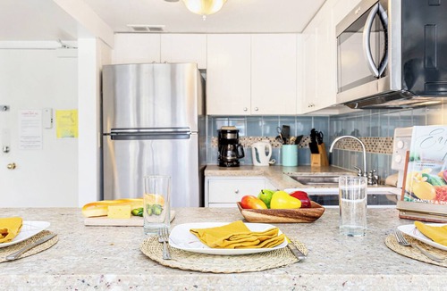 Waikiki Condo | Stunning Ocean & Fireworks Lagoon View From Condo at Ilikai w/Full Kitchen