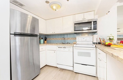 Waikiki Condo | Stunning Ocean & Fireworks Lagoon View From Condo at Ilikai w/Full Kitchen