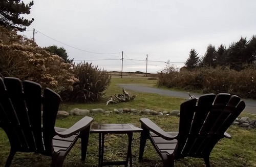 Smith River House | Stunning Ocean & Mountain Views, Quiet Family Home, Gas Grill, Beach Access
