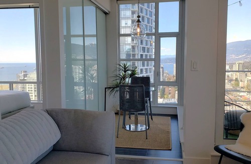 Downtown Vancouver Apartment | Stunning Ocean/Mountain View in Downtown Vancouver New Build