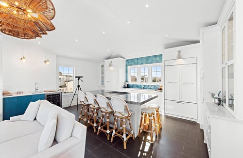 North Beach Haven House | Stunning Ocean-Side 4 Bedroom Property with a Hot Tub and Endless Views