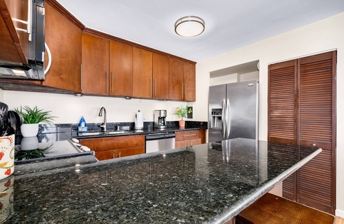 Waikiki Condo | Stunning Ocean View Condo! Best Location!