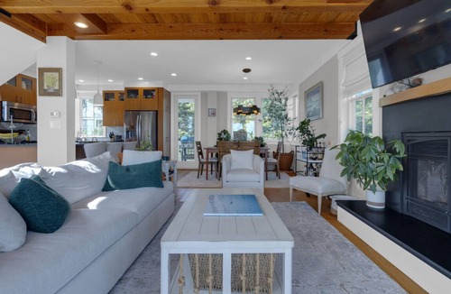 Cape Neddick House | STUNNING OCEAN VIEWS NEXT TO THE CLIFF HOUSE! New Listing, Premier Host!