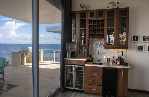 Turtle Crossing House | Stunning Oceanfront 5 Bed House with Infinity Pool
