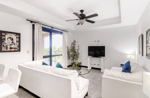 Barrio Los Villalobos Apartment | Stunning Oceanfront Gem - Mountain & Beach Views with Shared Pools, AC & WiFi