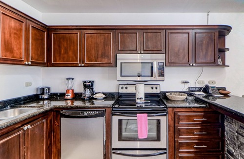 Barrio Los Villalobos Apartment | Stunning Oceanfront Gem - Mountain & Beach Views with Shared Pools, AC & WiFi
