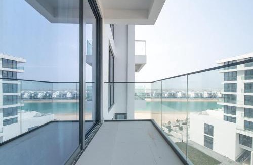 Al Hamriya Apartment | Stunning Oceanfront Studio Stay - Blue Bay Walk Pool & Gym