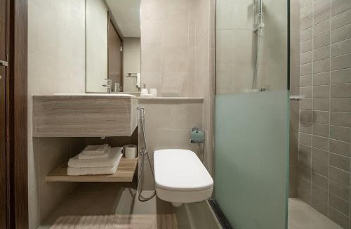 Al Hamriya Apartment | Stunning Oceanfront Studio Stay - Blue Bay Walk Pool & Gym