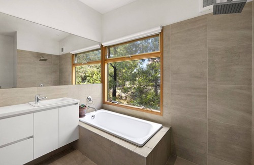 Anglesea House | Stunning on Clairville
