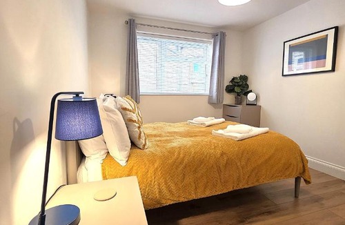 Ely Apartment | Stunning One Bed Flat at Dawe Luxury Suites - An Entire Apartment near Ely Cathedral & Train Station - The Perfect Base to Explore Ely, Cambridge, Norfolk & London - 2 Guests Max