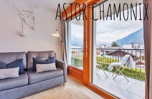 Chamonix City Centre Apartment | Stunning panoramic view, Cham centre, Pkg & WIFI