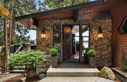 Lake Goodwin House | Stunning Pacific Northwest Lakehouse on 100' waterfront near Seattle!