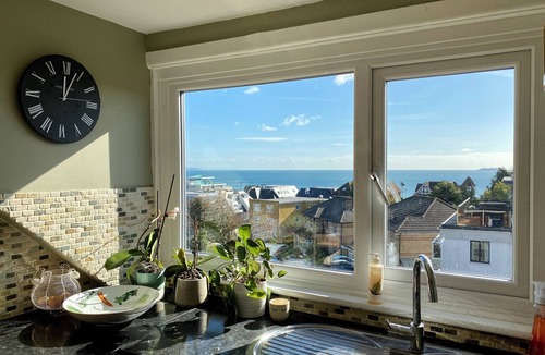 Canford Cliffs Apartment | Stunning Panoramic Sea View Home 2 minutes walk to the Beach