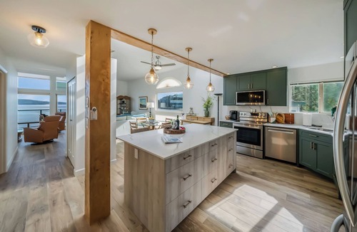 Yellow Point Condo | Stunning panoramic views! Spacious waterfront condo. *Newly renovated*