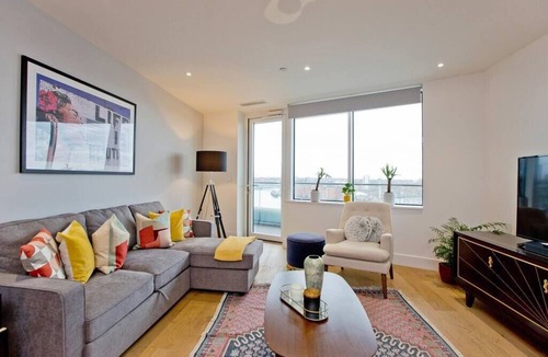 St. Mary's Park Apartment | Stunning panoramic view ,London , Thames,fully A.C