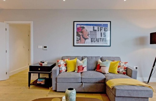 St. Mary's Park Apartment | Stunning panoramic view ,London , Thames,fully A.C
