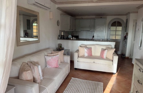 Mount Standfast Apartment | Stunning Penthouse with sea views, exclusive estate with Beach Club Membership