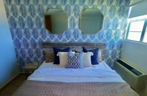 El Combate Condo | Stunning pool and ocean view from your baloney! Wake up to the ocean breeze!